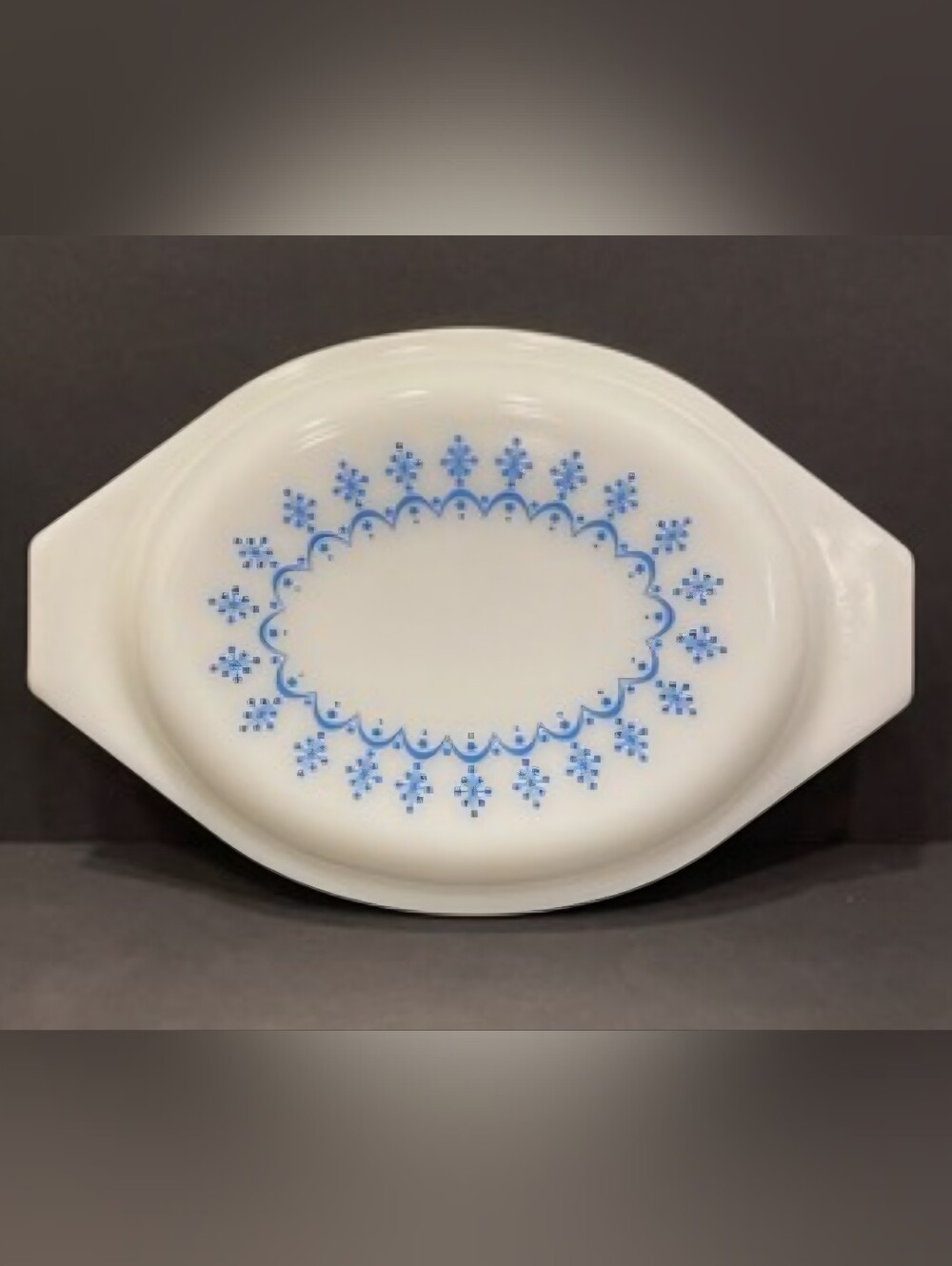 Vintage Pyrex USA 063 Blue Snowflake Garland, 1QT Divided Casserole Dish - Picture 3 of 3